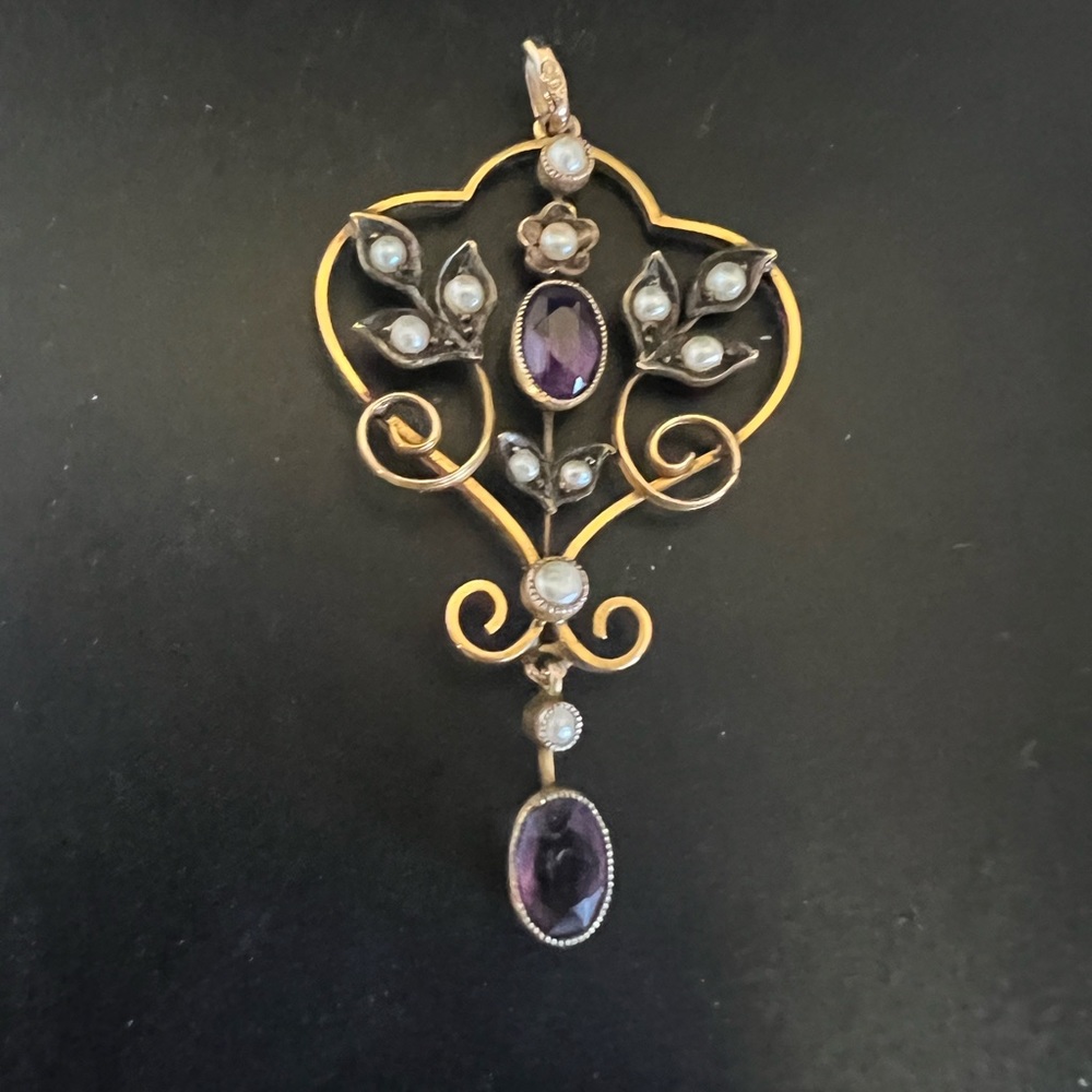 9 kt English Edwardian 1901-1912 natural pearl’s Amethyst Lavalier